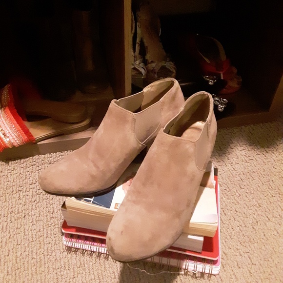 Van Eli "Judy" suede ankle boots - Picture 2 of 4
